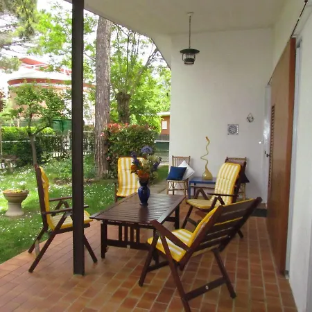 ヴィラ Beautiful Single With Spacious Private Garden - Place Included *